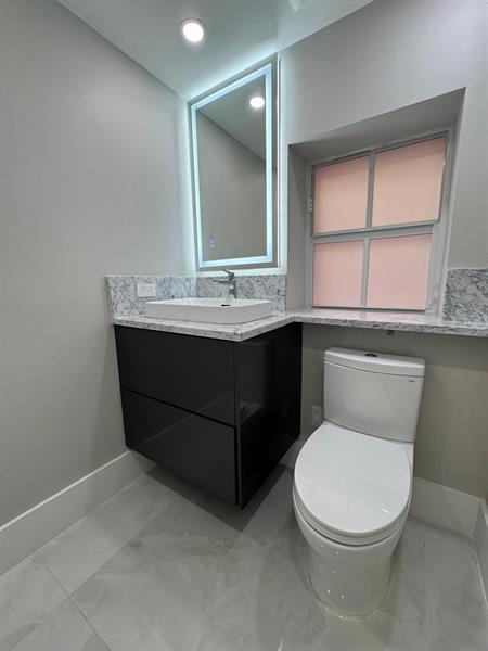 Image 27 of 61 For 2051 3rd St  406