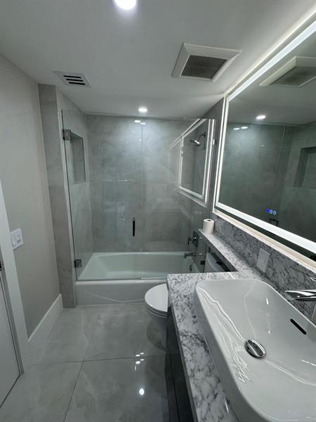 Image 33 of 61 For 2051 3rd St  406