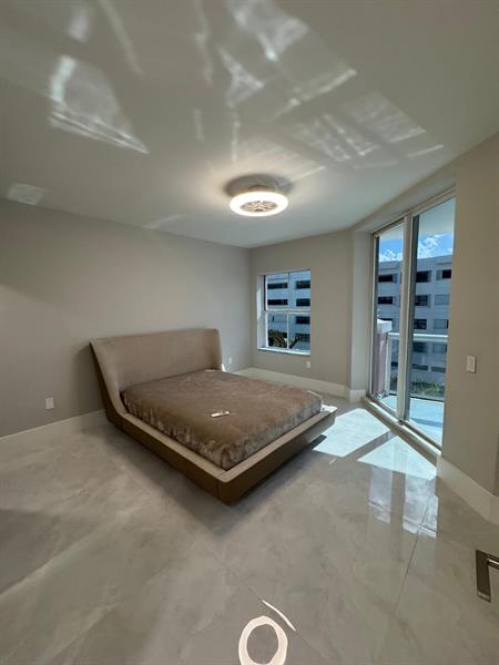 Image 36 of 61 For 2051 3rd St  406