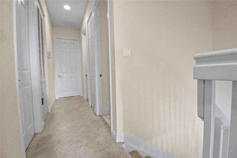 Image 10 of 31 For 6927 Julia Gardens Dr