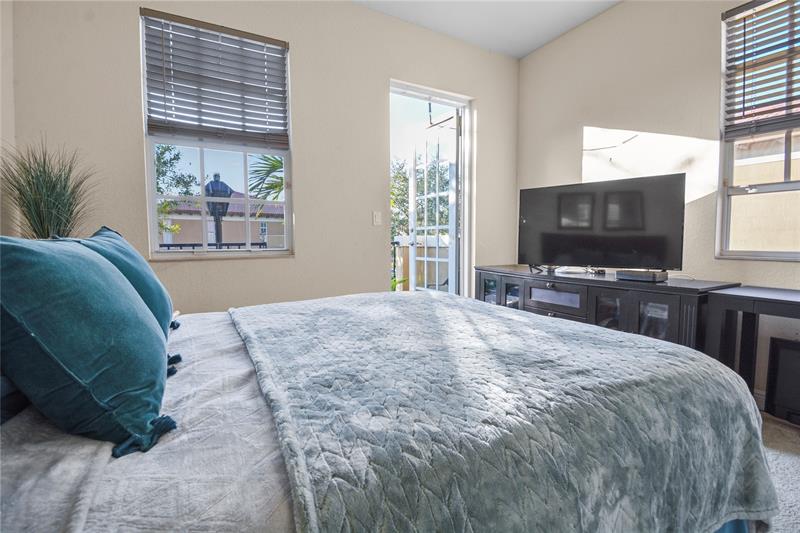 Image 13 of 31 For 6927 Julia Gardens Dr