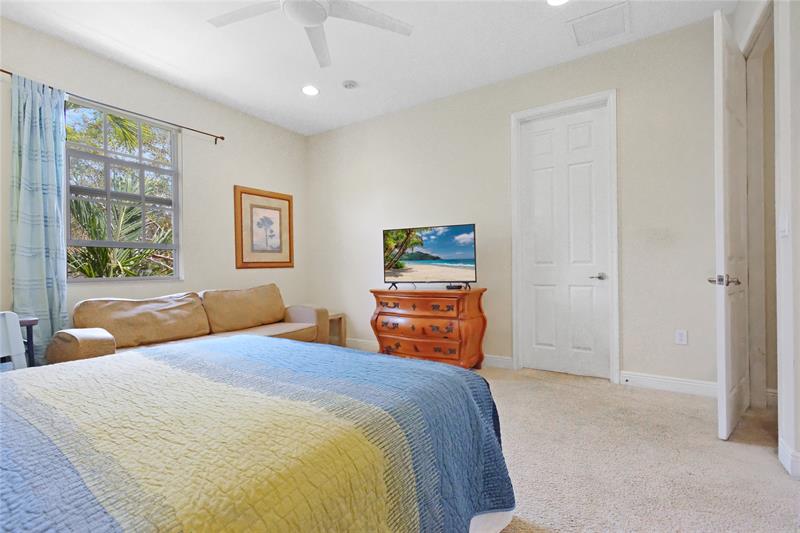 Image 22 of 31 For 6927 Julia Gardens Dr