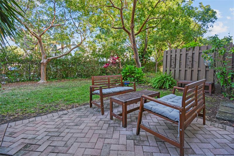 Image 25 of 31 For 6927 Julia Gardens Dr