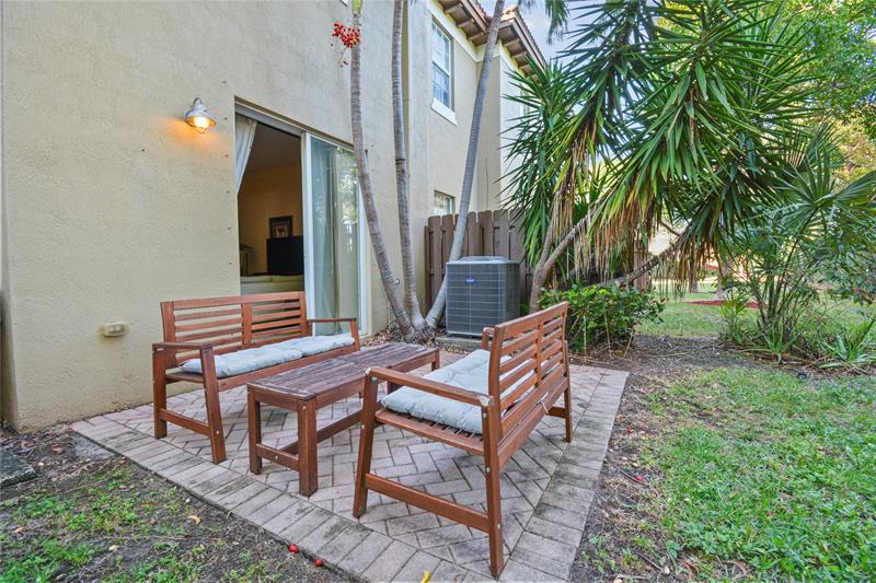 Image 26 of 31 For 6927 Julia Gardens Dr