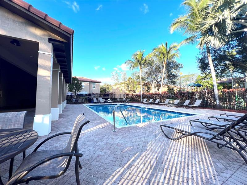 Image 32 of 34 For 6927 Julia Gardens Dr