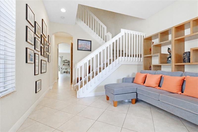 Image 4 of 31 For 6927 Julia Gardens Dr