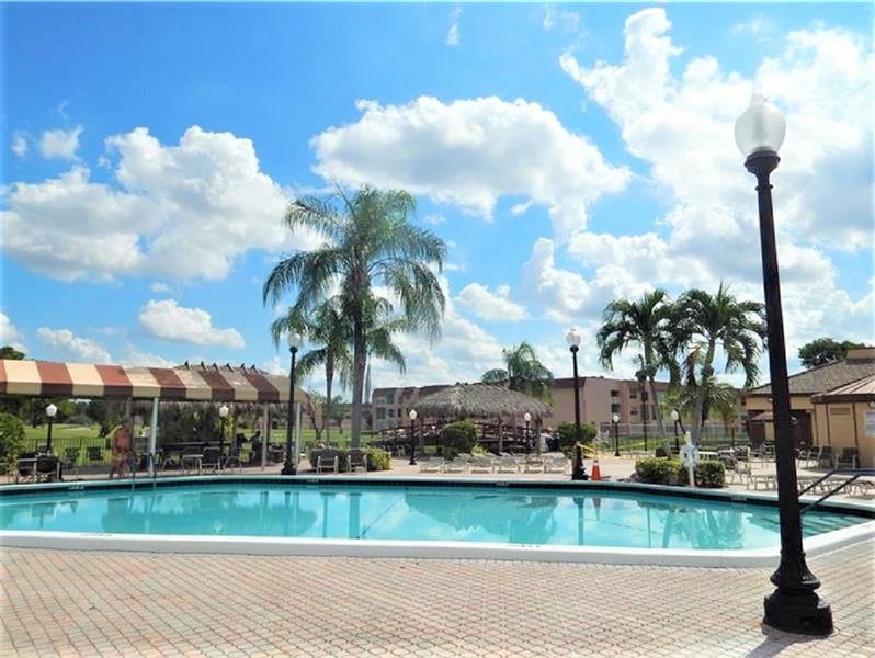 Image 16 of 29 For 2900 Sunrise Lakes Dr  106