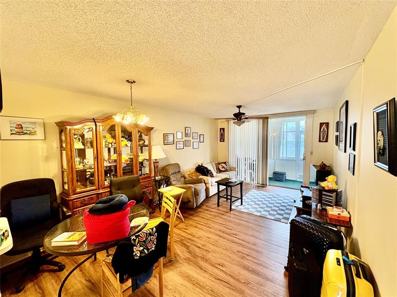 Image 4 of 29 For 2900 Sunrise Lakes Dr  106