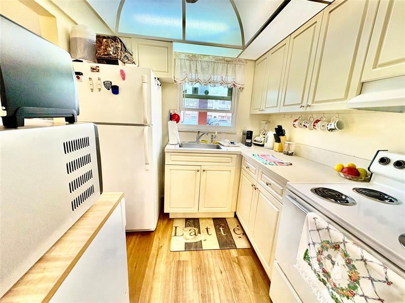 Image 5 of 29 For 2900 Sunrise Lakes Dr  106