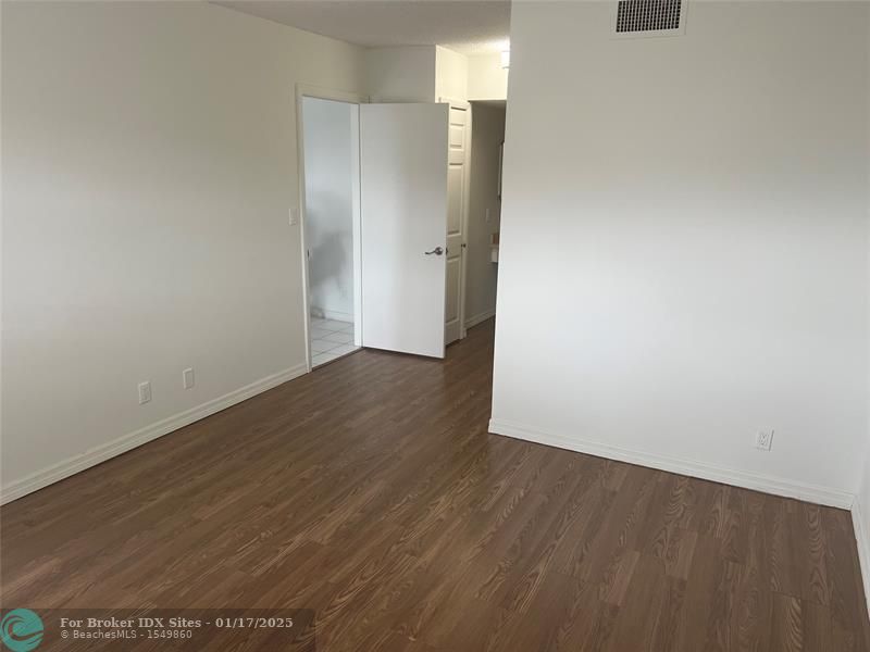 Image 25 of 60 For 10501 Broward Boulevard  307