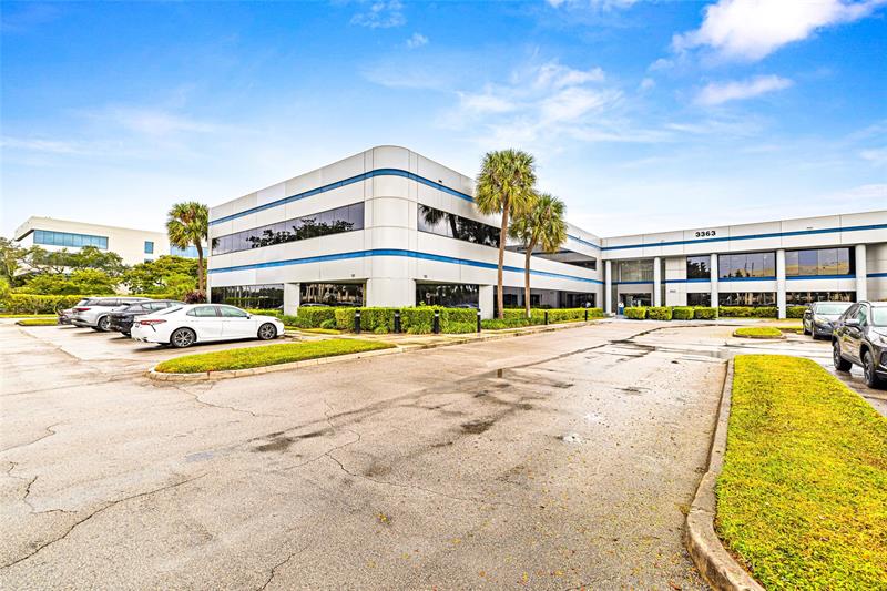 Image 3 of 46 For 3363 Commercial Blvd.  202a, 201a