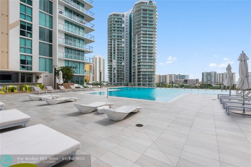 Image 32 of 35 For 300 Sunny Isles Blvd  2408