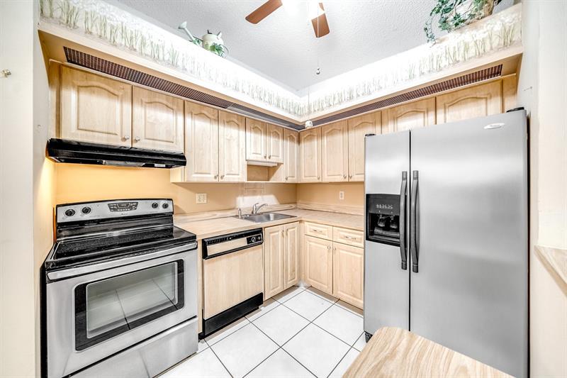 Image 11 of 30 For 9933 Belfort Cir  201