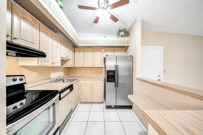 Image 12 of 30 For 9933 Belfort Cir  201