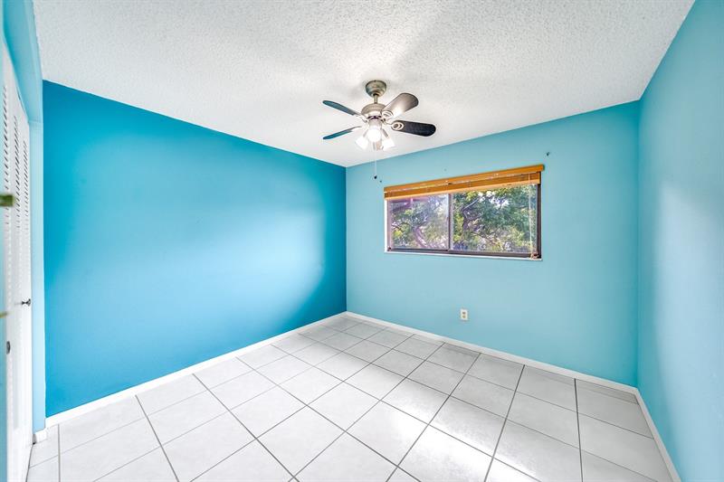 Image 17 of 30 For 9933 Belfort Cir  201