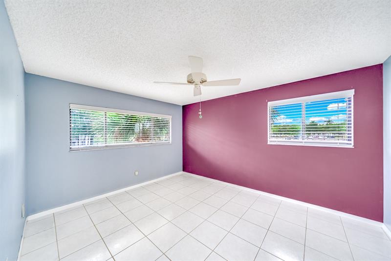 Image 19 of 30 For 9933 Belfort Cir  201