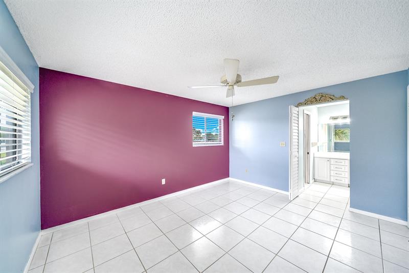Image 20 of 30 For 9933 Belfort Cir  201