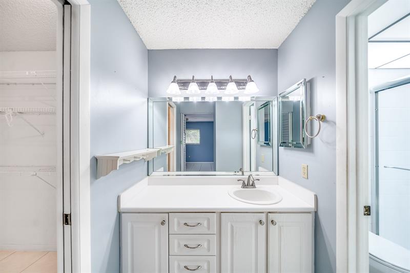 Image 22 of 30 For 9933 Belfort Cir  201