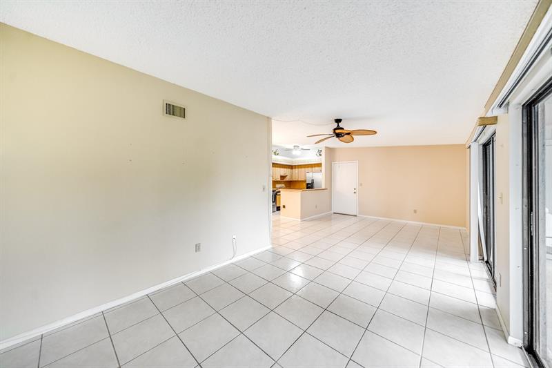 Image 7 of 30 For 9933 Belfort Cir  201