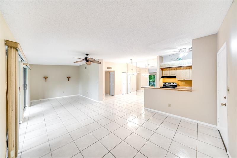 Image 9 of 30 For 9933 Belfort Cir  201
