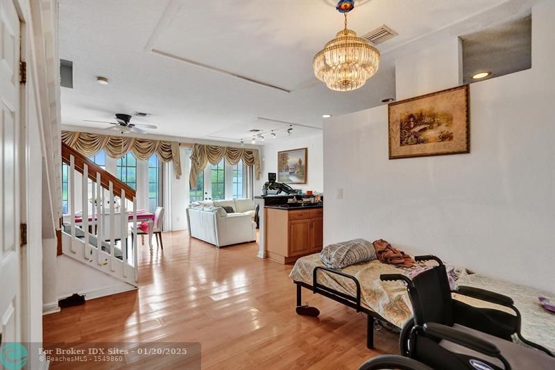 Image 5 of 41 For 12312 Royal Palm Blvd  6