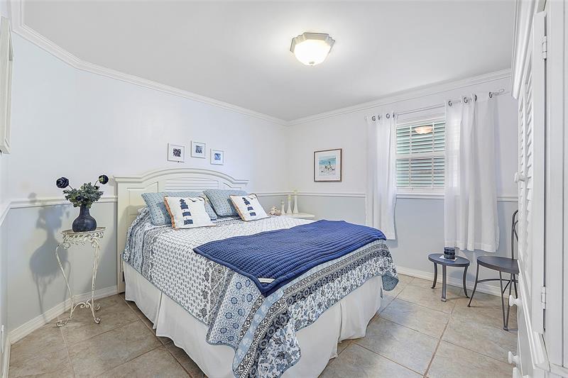 Image 14 of 36 For 5450 Lagoon Dr