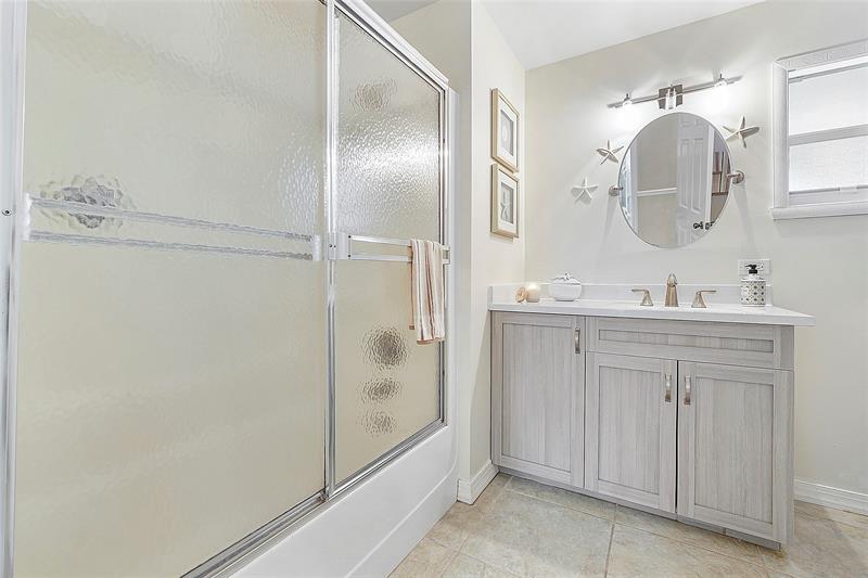 Image 15 of 36 For 5450 Lagoon Dr