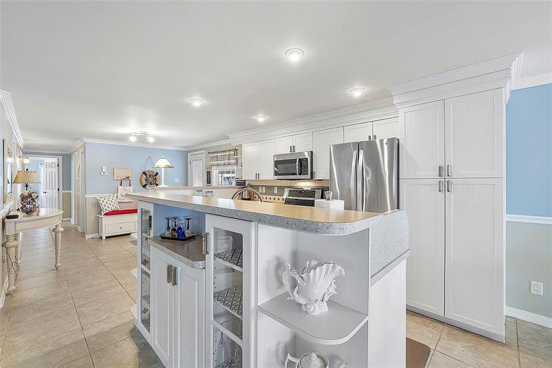 Image 4 of 36 For 5450 Lagoon Dr