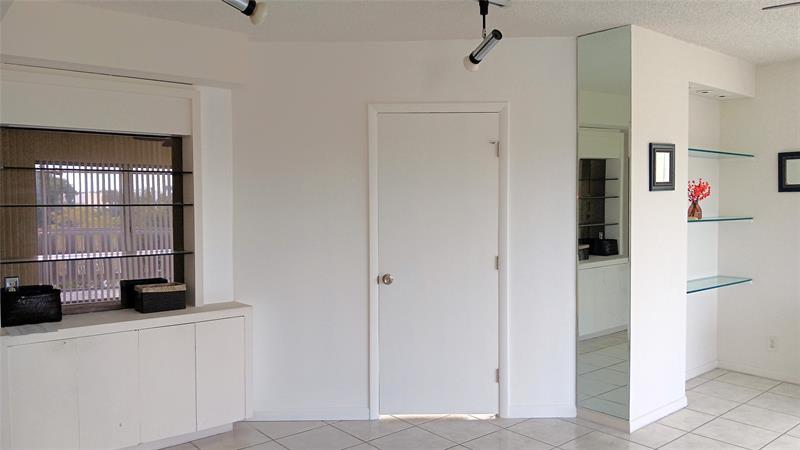 Image 10 of 25 For 4330 Hillcrest Dr  311