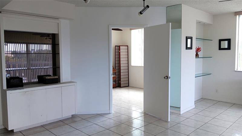 Image 11 of 25 For 4330 Hillcrest Dr  311