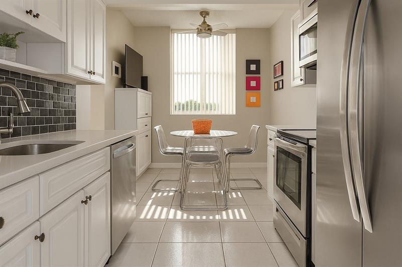 Image 3 of 25 For 4330 Hillcrest Dr  311