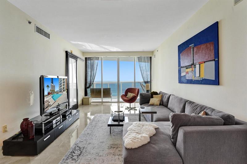 Image 11 of 52 For 18911 Collins Ave  2706