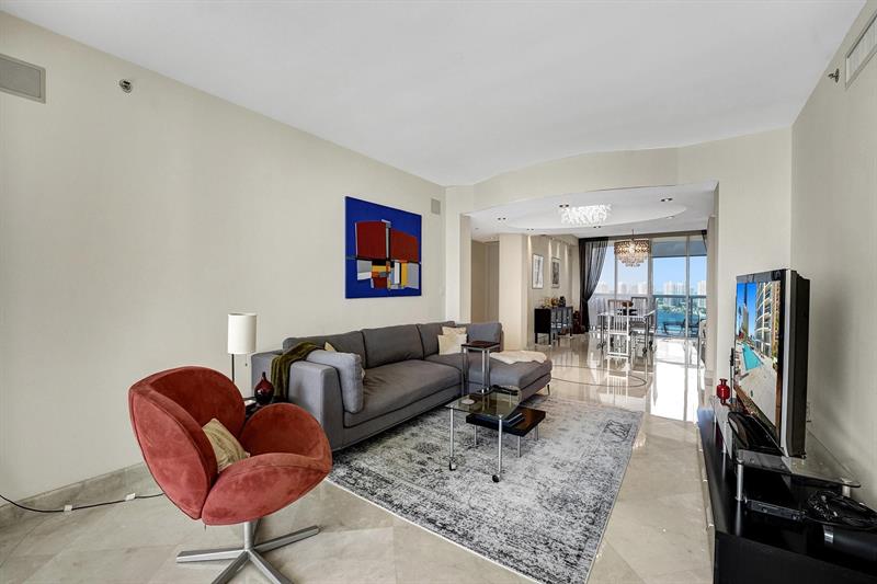 Image 13 of 52 For 18911 Collins Ave  2706
