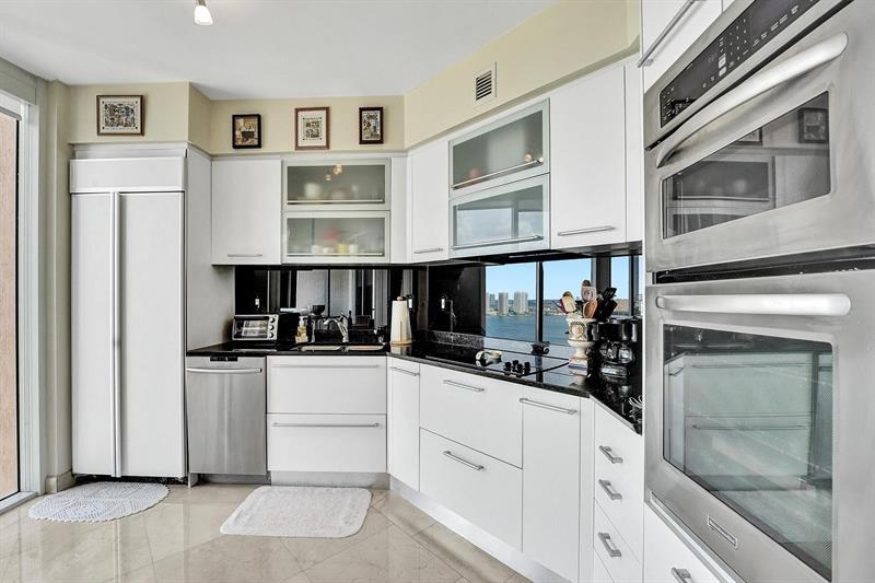 Image 14 of 52 For 18911 Collins Ave  2706