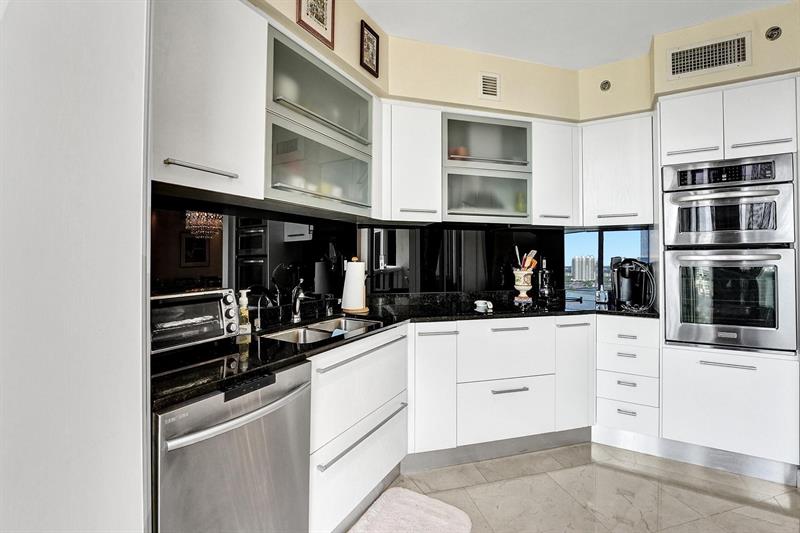 Image 17 of 52 For 18911 Collins Ave  2706