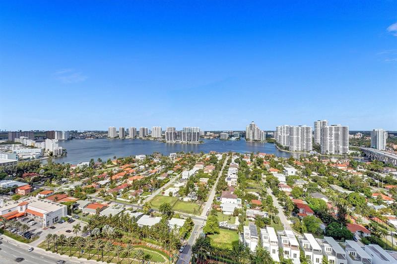 Image 18 of 52 For 18911 Collins Ave  2706