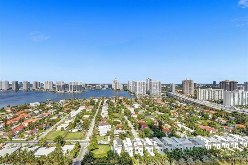 Image 20 of 52 For 18911 Collins Ave  2706