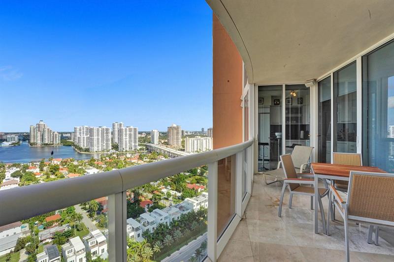 Image 21 of 52 For 18911 Collins Ave  2706