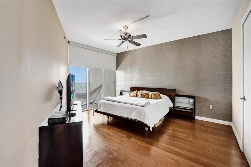 Image 25 of 52 For 18911 Collins Ave  2706