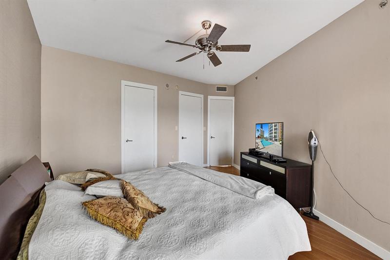 Image 31 of 52 For 18911 Collins Ave  2706