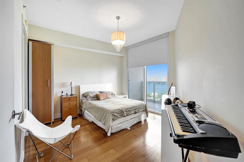 Image 34 of 52 For 18911 Collins Ave  2706