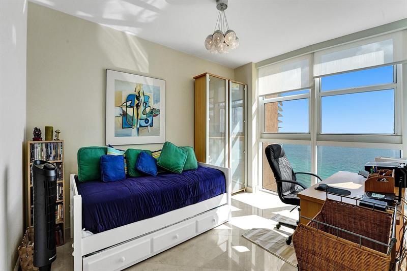 Image 39 of 52 For 18911 Collins Ave  2706