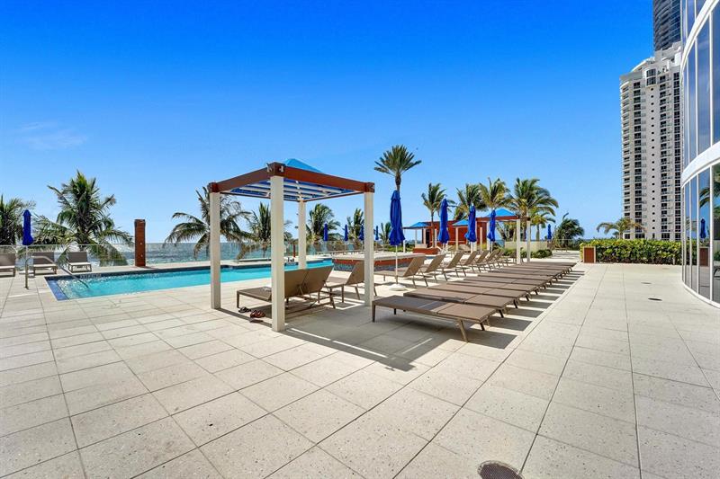 Image 46 of 52 For 18911 Collins Ave  2706