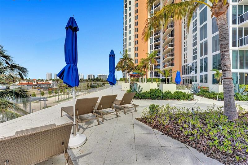 Image 48 of 52 For 18911 Collins Ave  2706