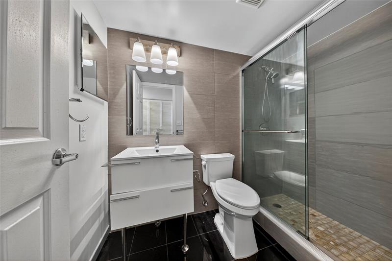 Image 10 of 27 For 1625 10th Ave  506