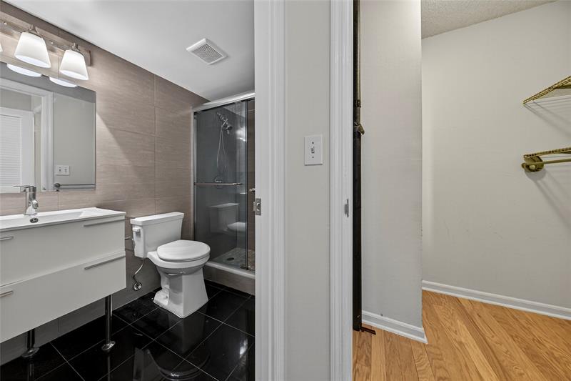 Image 11 of 27 For 1625 10th Ave  506