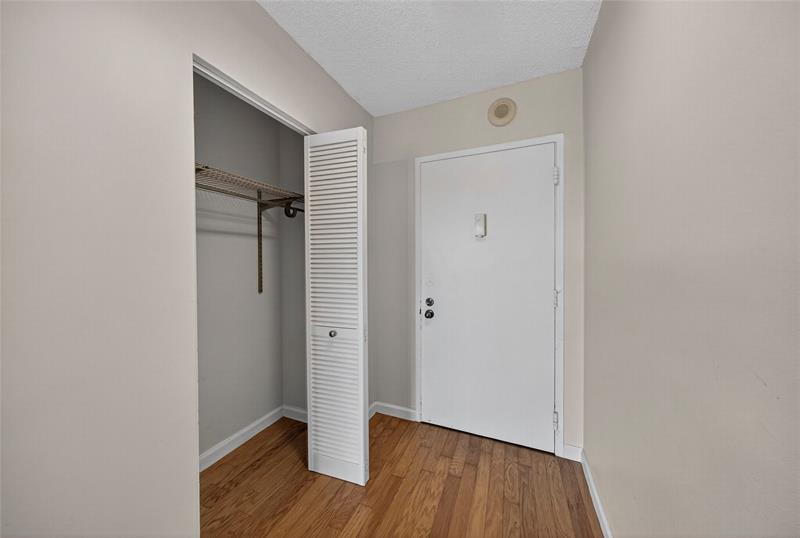 Image 14 of 27 For 1625 10th Ave  506