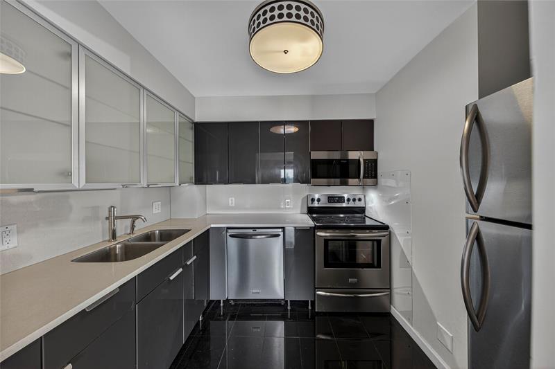 Image 4 of 27 For 1625 10th Ave  506
