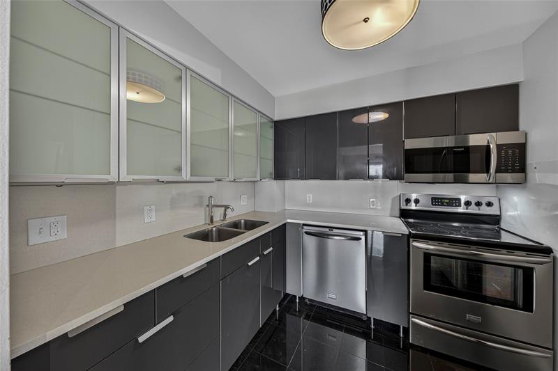 Image 5 of 27 For 1625 10th Ave  506