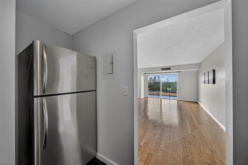 Image 6 of 27 For 1625 10th Ave  506